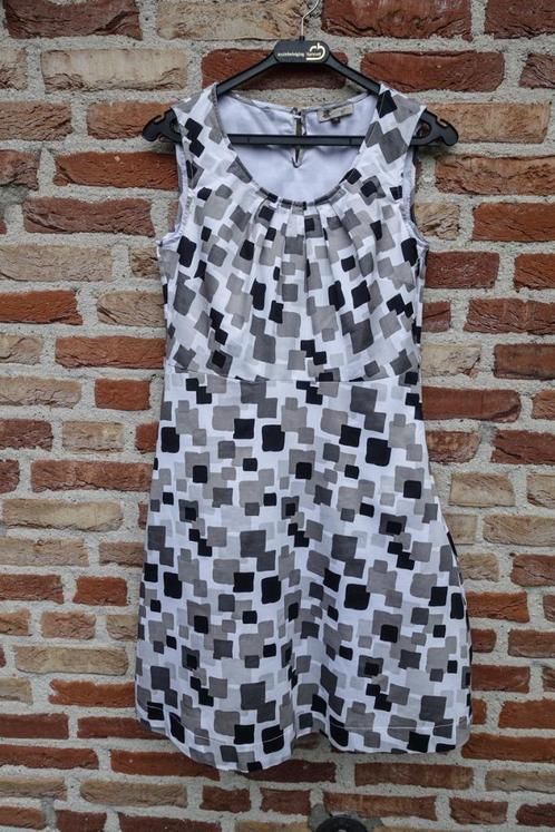 grijs zwart wit geblokte folklore jurk van Kiabi Woman mt 36, Kleding | Dames, Jurken, Zo goed als nieuw, Maat 36 (S), Zwart, Ophalen of Verzenden