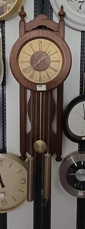 Wandklok merk Wuba beschikbaar voor biedingen