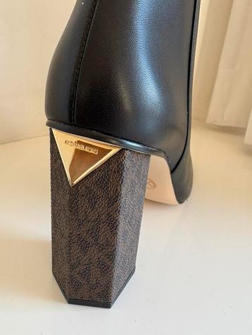 Nieuwe enkellaarsjes van Michael Kors beschikbaar voor biedingen