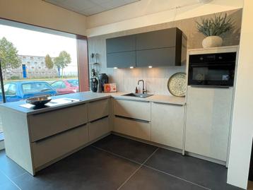 Superkeukens showroomkeuken Koch / Franchetti beschikbaar voor biedingen