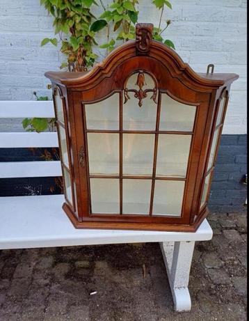 Hangkastje,vitrinekastje.Pompadour. Louis 14 stijl. Roccoco  beschikbaar voor biedingen