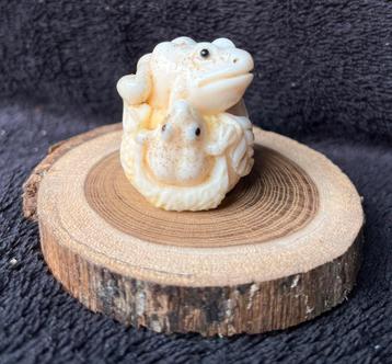 Netsuke beschikbaar voor biedingen