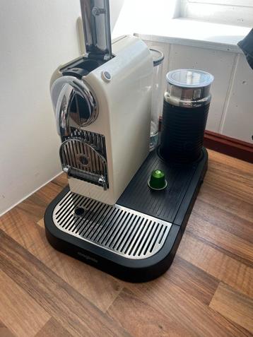 Nespresso Magimix met melkopschuimer beschikbaar voor biedingen
