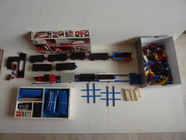 Vintage Lego 4,5 volt trein met rails, wagons en onderdelen, Kinderen en Baby's, Speelgoed | Duplo en Lego, Gebruikt, Lego, Ophalen of Verzenden
