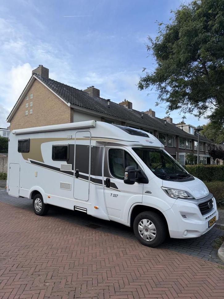 Carado T337 Enkelbedden, Caravans en Kamperen, Campers, Bedrijf, tot en met 2, Half-integraal, Carado, Diesel, 6 tot 7 meter