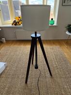 IKEA LAUTERS Staande lamp, bruin essen/wit, Huis en Inrichting, Lampen | Vloerlampen, Ophalen, Gebruikt, Hout, 100 tot 150 cm