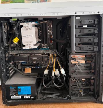 Oude Desktop voor de liefhebber beschikbaar voor biedingen