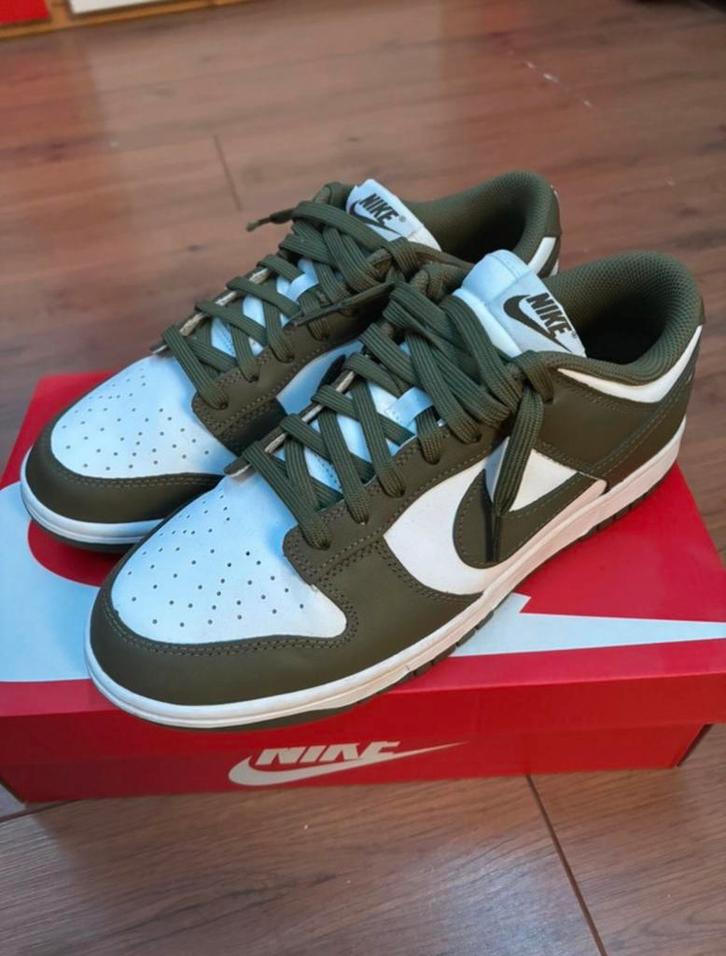 Nike Dunk Low Olive Green Maat 42 Nieuw, Kleding | Heren, Schoenen, Nieuw, Sneakers of Gympen, Overige kleuren, Ophalen of Verzenden