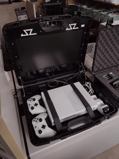 JZ design koffer incl. Xbox One. Alleen afhalen!!, Spelcomputers en Games, Spelcomputers | Overige, Gebruikt, Ophalen