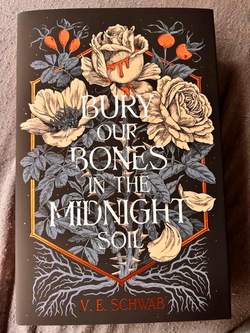 Fairyloot Bury our bones in the midnight soil V E Schwab, Boeken, Fantasy, Nieuw, Ophalen of Verzenden