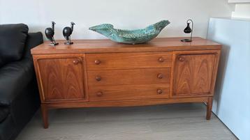 Vintage dressoir jaren ‘60 beschikbaar voor biedingen