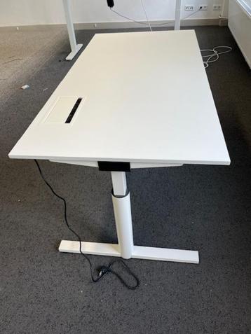 Gispen Bureau beschikbaar voor biedingen