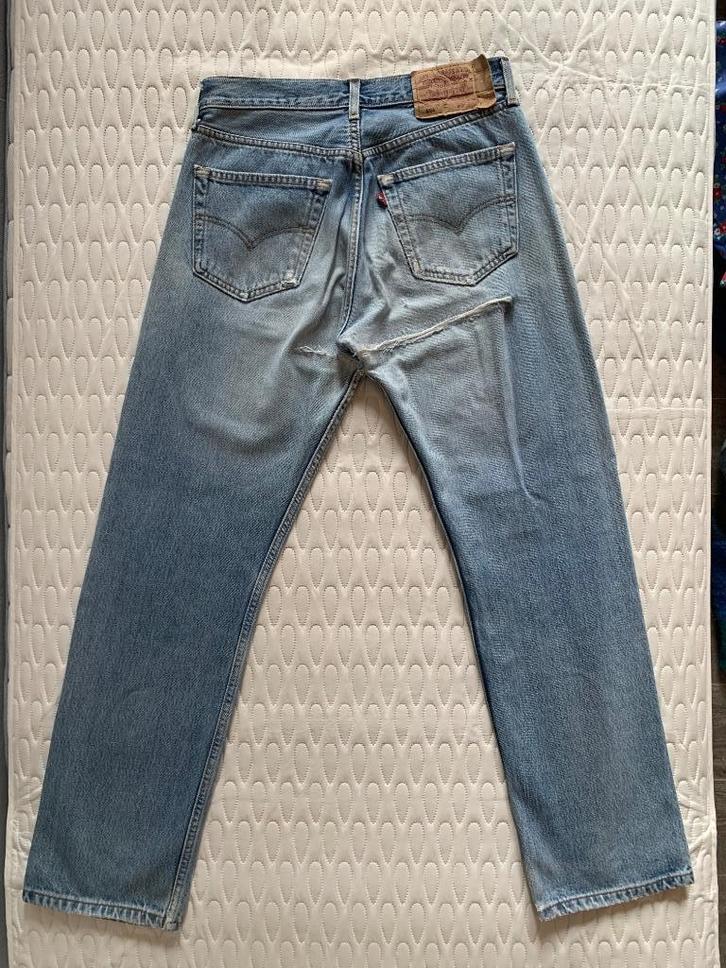 Originele Levi's jeans 501, maat 31/30 Vintage / destroyed, Kleding | Heren, Spijkerbroeken en Jeans, Gedragen, W32 (confectie 46) of kleiner