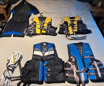 Watersport Set: Zwemvesten, Touw & Wetsuit beschikbaar voor biedingen