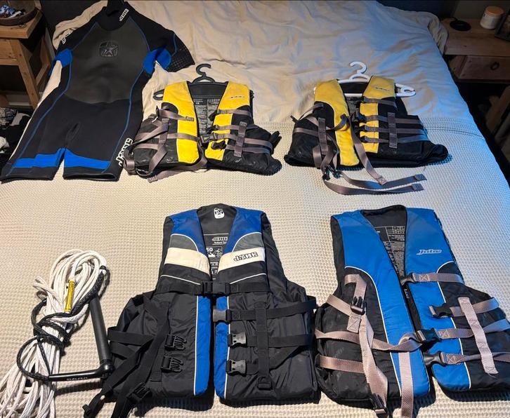 Watersport Set: Zwemvesten, Touw & Wetsuit, Watersport en Boten, Accessoires en Onderhoud, Gebruikt, Overige typen, Ophalen of Verzenden