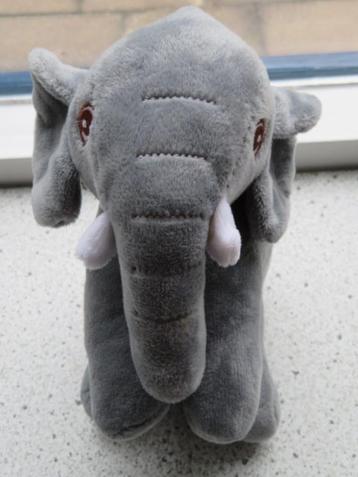 Olifant met bruine geborduurde ogen merk Chris Toys beschikbaar voor biedingen
