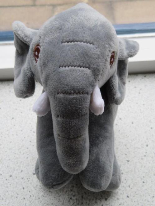 Olifant met bruine geborduurde ogen merk Chris Toys, Kinderen en Baby's, Speelgoed | Knuffels en Pluche, Zo goed als nieuw, Olifant