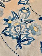Handgeborduurd linnen vintage tafelkleed blauw bloemmotief, Ophalen of Verzenden