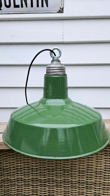 Emaille hanglamp beschikbaar voor biedingen