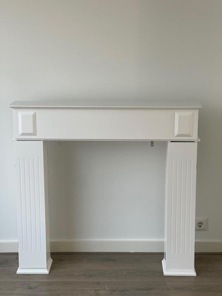 Decoratieve schouwmantel – wit – met opbergruimte, Huis en Inrichting, Haarden, Gebruikt, Overige soorten, Ophalen