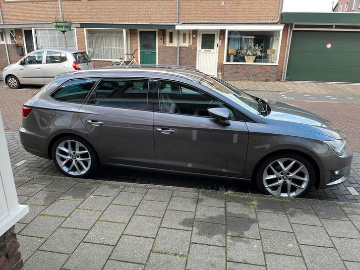 Seat Leon 1.4 TSI ACT FR Dynamic 110KW ST Dsg-7 2015 Grijs, Auto's, Seat, Particulier, Leon, ABS, Adaptive Cruise Control, Airbags