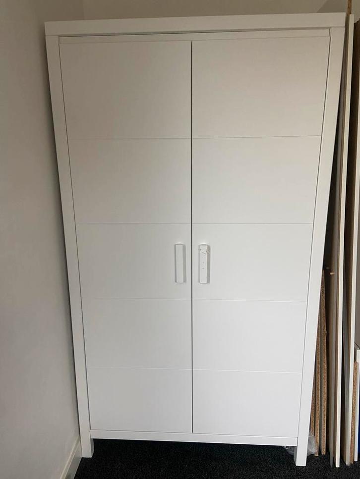 Witte kledingkast met deuren en planken, Huis en Inrichting, Kasten | Kledingkasten, Zo goed als nieuw, 150 tot 200 cm, 100 tot 150 cm