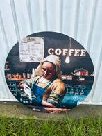Wandcirkel melkmeisje als barista aluminium, Ophalen, Nieuw