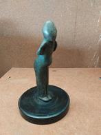 Loden vrouwfiguur op marmeren sokkel, hg 19 cm, Ophalen of Verzenden