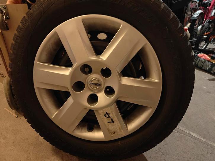 4 Winterbanden met Nissan velgen–215/65 R16 DunlopWinterSpor, Auto-onderdelen, Banden en Velgen, Winterbanden, 16 inch, 215 mm