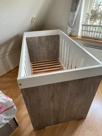 Ledikantje beschikbaar voor biedingen