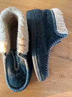 Grijze Pantoffels met Wollen Voering - Maat 42, Ophalen of Verzenden, Zo goed als nieuw, Grijs, Pantoffels of Sloffen