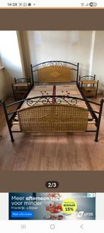 Tweepersoonsbed met nachtkastjes - Metaal en Rotan, Huis en Inrichting, Gebruikt, Zwart, Vintage, Tweepersoons