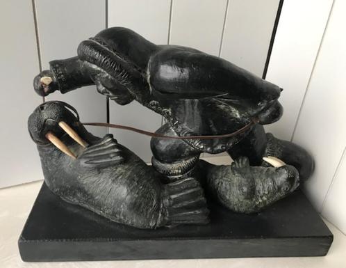 Walrusjager op jacht / Wolf Original uit Canada, Antiek en Kunst, Kunst | Beelden en Houtsnijwerken, Ophalen of Verzenden