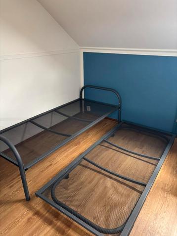 Dubbeldivan van totaalbed, bed met uitschuifbed. 2x 1 pers. beschikbaar voor biedingen