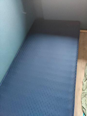 Eenpersoonsbed 90x200 beschikbaar voor biedingen