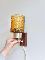 Set 2 vintage wandlampen Deens hout messing glas jaren 50/60, Ophalen, Gebruikt, Glas, Vintage