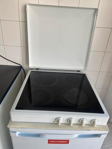 Kiramisch elektrische kookplaat met perilex strekker beschikbaar voor biedingen