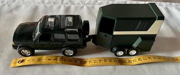 Jeep met trailer beschikbaar voor biedingen