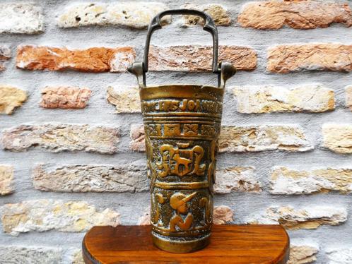 Wijwateremmer wijwatervat met portretten en tekst, Antiek en Kunst, Antiek | Religie, Ophalen of Verzenden