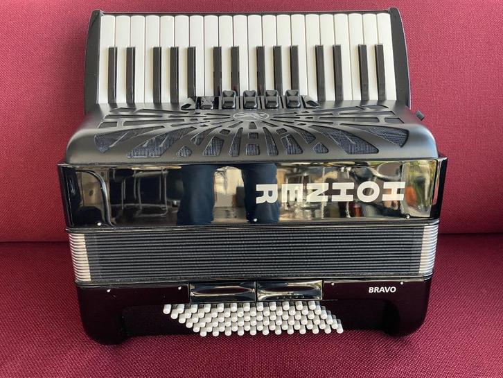 Z.g.a.n. Hohner Bravo Silent Key accordeon . 72 bas . Licht, Muziek en Instrumenten, Accordeons, Zo goed als nieuw, Toetsaccordeon
