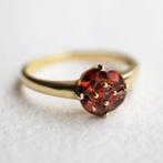 Vintage 9K gouden cluster ring met granaat - 17,75, Sieraden, Tassen en Uiterlijk, Ringen, Ophalen of Verzenden, Zo goed als nieuw