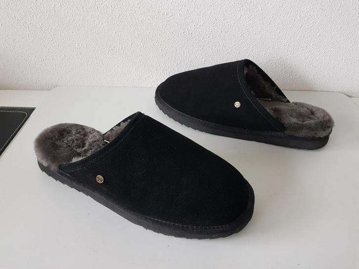 Warmbat maat 47 zwarte suede heren pantoffels wol gevoerd., Kleding | Heren, Schoenen, Nieuw, Pantoffels of Sloffen, Zwart, Verzenden