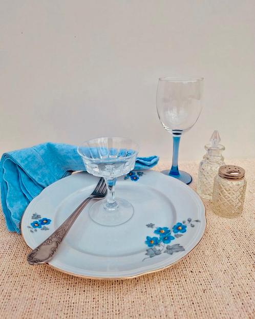 Blauwe bloemetjes dinerborden, Huis en Inrichting, Keuken | Servies, Zo goed als nieuw, Bord(en), Overige stijlen, Ophalen of Verzenden