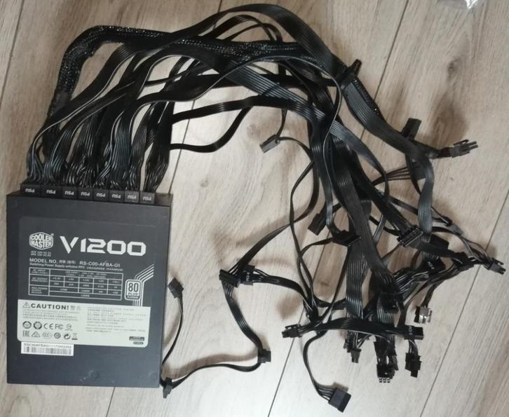 Cooler Master V1200 voeding, Computers en Software, Interne voedingen, Zo goed als nieuw, Ophalen of Verzenden
