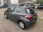 Toyota Yaris 1.0 VVT-i Comfort | Bluetooth | Airco | 1E eige, Auto's, Toyota, Stof, Gebruikt, Euro 6, 730 kg