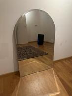 Stijlvolle spiegel met afgeronde bovenkant, Gebruikt, Ophalen of Verzenden, 75 tot 100 cm, Overige vormen