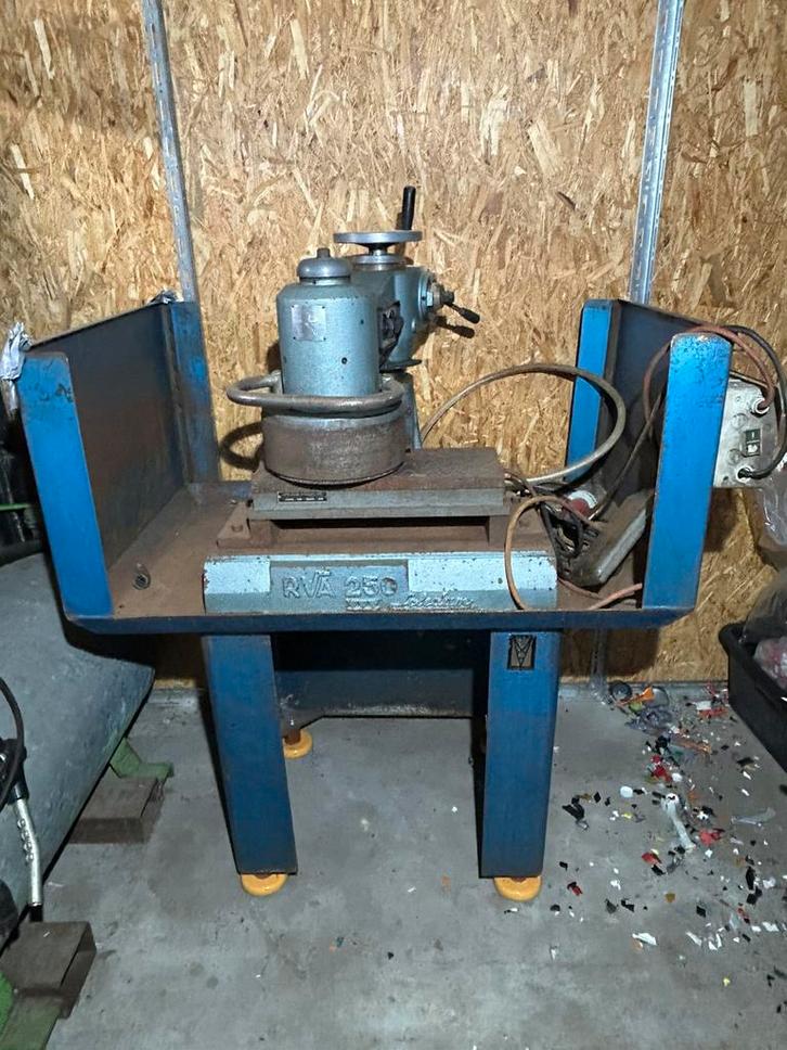 Grote komslijper met automatische voeding, Doe-het-zelf en Verbouw, Gereedschap | Slijpmachines, Gebruikt, Overige typen, 1000 watt of meer