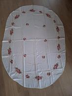 ovaal tafellaken / tafelkleed 180 x 130 cm., Huis en Inrichting, Ophalen of Verzenden, Zo goed als nieuw, Wit, Tafelkleed of Tafelzeil