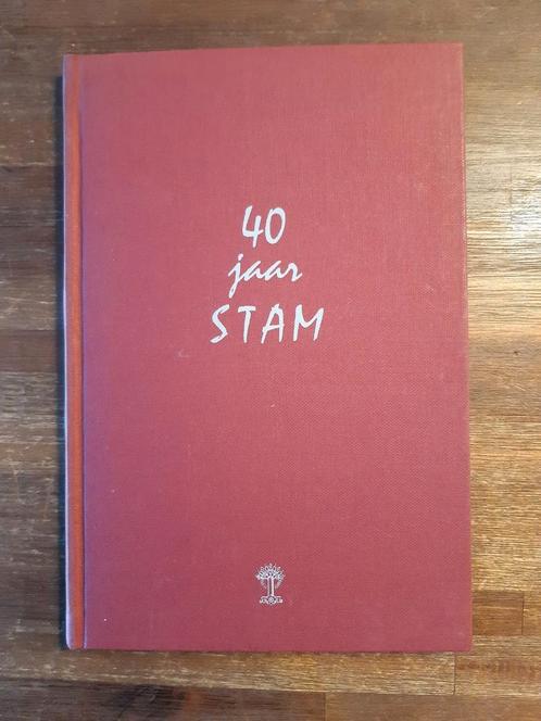 40 jaar Stam, Boeken, Geschiedenis | Vaderland, Zo goed als nieuw, 20e eeuw of later, Ophalen of Verzenden