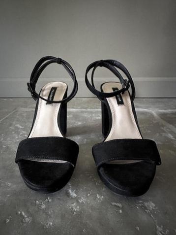 Chique Pull & Bear zwarte sandalen hoge hak Maat 37 beschikbaar voor biedingen
